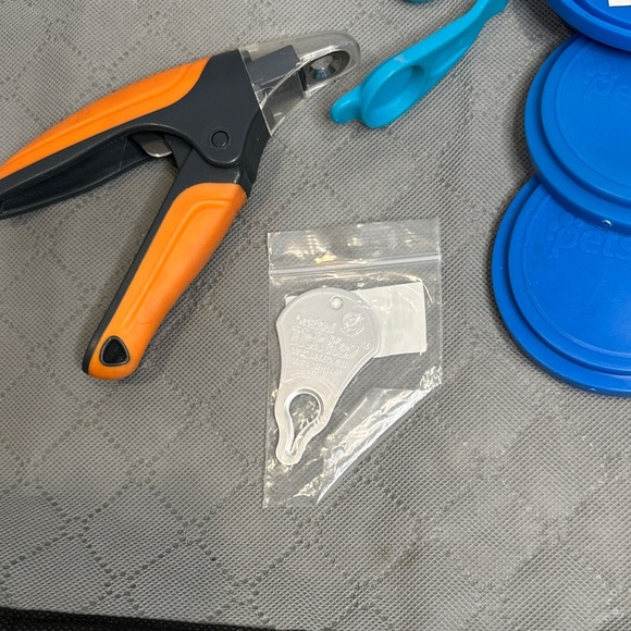 Dog Essentials Bundle Set Nail Clippers Tick Remover Treat Flicker Can Covers x3 - Picture 4 of 11